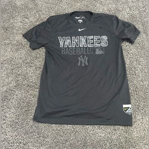 NIKE YANKEES BASEBALL SHIRT